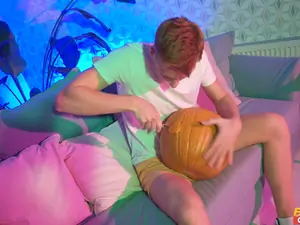 Fakehub Originals - Pumping Pumpkins - 10/28/2021