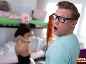 Fakehub Originals - College Dorm Invasion - 08/04/2023