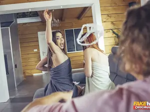 Fakehub Originals - Fake Family: Massage Practice - 12/07/2019