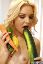 She's A Freak - Make Sure You Fuck Your Vegetables - 09/01/2010