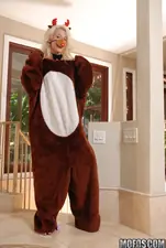 She's A Freak - Getting Ready For Santa - 12/22/2010