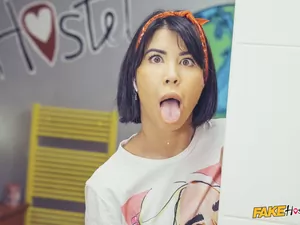 Fake Hostel - ASMR Girl - 01/10/2020