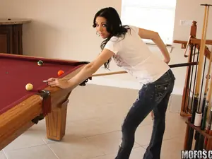 I Know That Girl - She Sucks at Pool - 02/02/2011