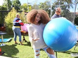 Pervs On Patrol - Getting Lucky At The Yard Sale - 02/21/2019