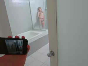 Pervs On Patrol - Stepsister Shower Peepshow - 04/23/2019