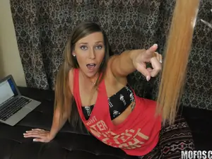 I Know That Girl - Boyfriend Pranks his Hot GF - 02/16/2015