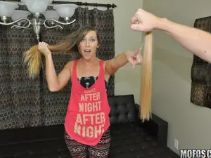 I Know That Girl - Boyfriend Pranks his Hot GF - 02/16/2015