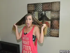 I Know That Girl - Boyfriend Pranks his Hot GF - 02/16/2015