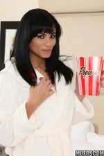 She's A Freak - Sofia Will Make You POP Corn - 04/11/2011