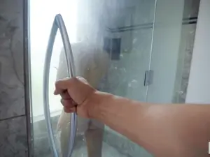 I Know That Girl - Shower Interrupted - 08/20/2019