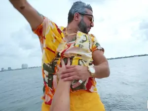 Public Pickups - Sneaking A Little Kenzie - 08/22/2019