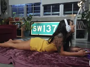 Girls Gone Pink - Gamer Girls - 08/26/2019
