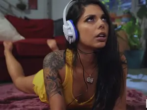 Girls Gone Pink - Gamer Girls - 08/26/2019