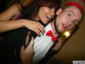 Mofos B Sides - Amateurs Film Hotel Threesome - 05/09/2015