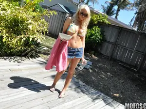 She's A Freak - Ice, Ice, Baby! - 05/12/2011