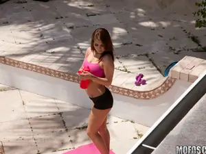 Pervs On Patrol - Teen Hottie Gets Pranked - 07/31/2015