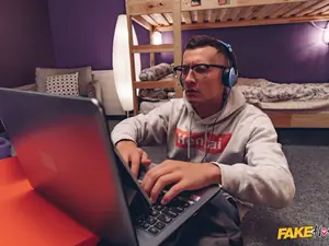 Fake Hostel - How To Let Him Know You Like Him! - 04/30/2021
