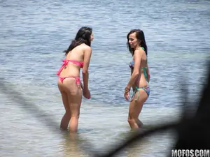 Pervs On Patrol - Peaches on the Beaches - 06/02/2011