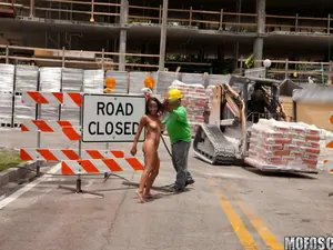 Latina Sex Tapes - Latina Streaks in Construction Site - 09/04/2015