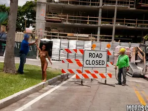 Latina Sex Tapes - Latina Streaks in Construction Site - 09/04/2015