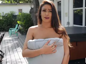 Stranded Teens - Naked Neighbor - 03/05/2020