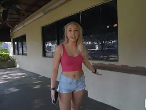 Stranded Teens - Hottie Has Nowhere To Go - 03/18/2020