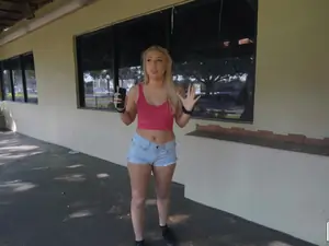 Stranded Teens - Hottie Has Nowhere To Go - 03/18/2020