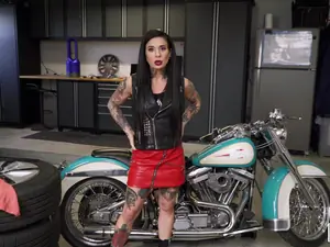 I Know That Girl - Squirting Biker Babe Fucks The Mechanic - 03/21/2020