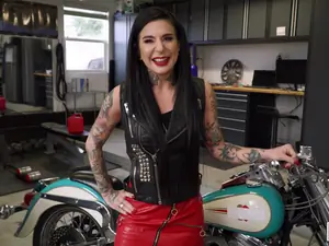 I Know That Girl - Squirting Biker Babe Fucks The Mechanic - 03/21/2020