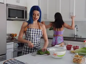 Girls Gone Pink - Jewelz Sexy Kitchen - 04/13/2020