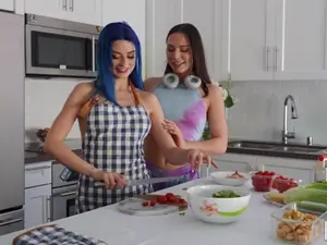 Girls Gone Pink - Jewelz Sexy Kitchen - 04/13/2020