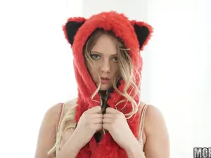I Know That Girl - Bubblegum Cutie Teases Her Man - 11/23/2015