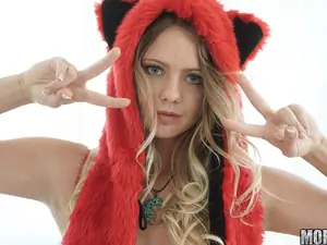I Know That Girl - Bubblegum Cutie Teases Her Man - 11/23/2015