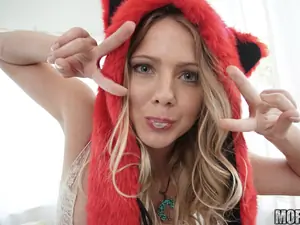 I Know That Girl - Bubblegum Cutie Teases Her Man - 11/23/2015