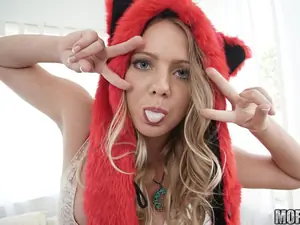 I Know That Girl - Bubblegum Cutie Teases Her Man - 11/23/2015