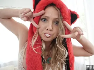 I Know That Girl - Bubblegum Cutie Teases Her Man - 11/23/2015