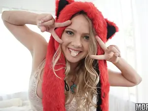 I Know That Girl - Bubblegum Cutie Teases Her Man - 11/23/2015