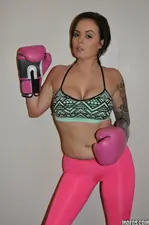 I Know That Girl - Sexy Boxing Chick in Leggings - 12/28/2015