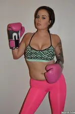 I Know That Girl - Sexy Boxing Chick in Leggings - 12/28/2015