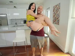 Don't Break Me - Tiny Spinner Gets Big Dick - 01/30/2021
