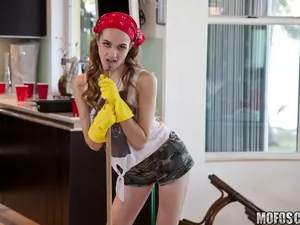 Pervs On Patrol - Badass Chick on her Knees - 02/04/2016