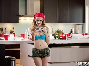 Pervs On Patrol - Badass Chick on her Knees - 02/04/2016