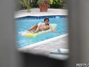 Pervs On Patrol - I Spy Poolside Thigh - 07/28/2011