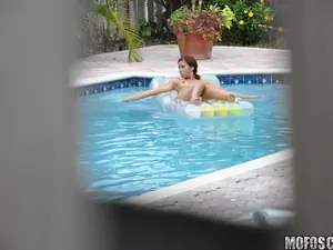 Pervs On Patrol - I Spy Poolside Thigh - 07/28/2011