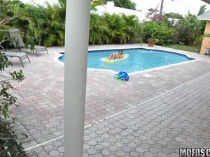 Pervs On Patrol - I Spy Poolside Thigh - 07/28/2011