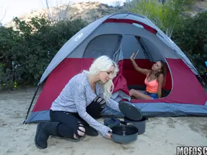 I Know That Girl - Alexis Adams's Outdoor Facial - 02/21/2016