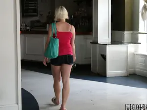 Pervs On Patrol - Spy Vs. Skyy - 09/01/2011