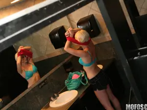 Pervs On Patrol - Spy Vs. Skyy - 09/01/2011