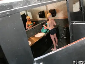 Pervs On Patrol - Spy Vs. Skyy - 09/01/2011