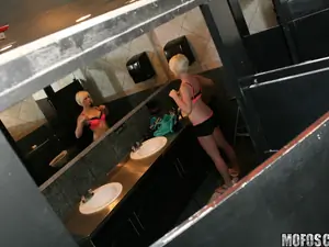 Pervs On Patrol - Spy Vs. Skyy - 09/01/2011